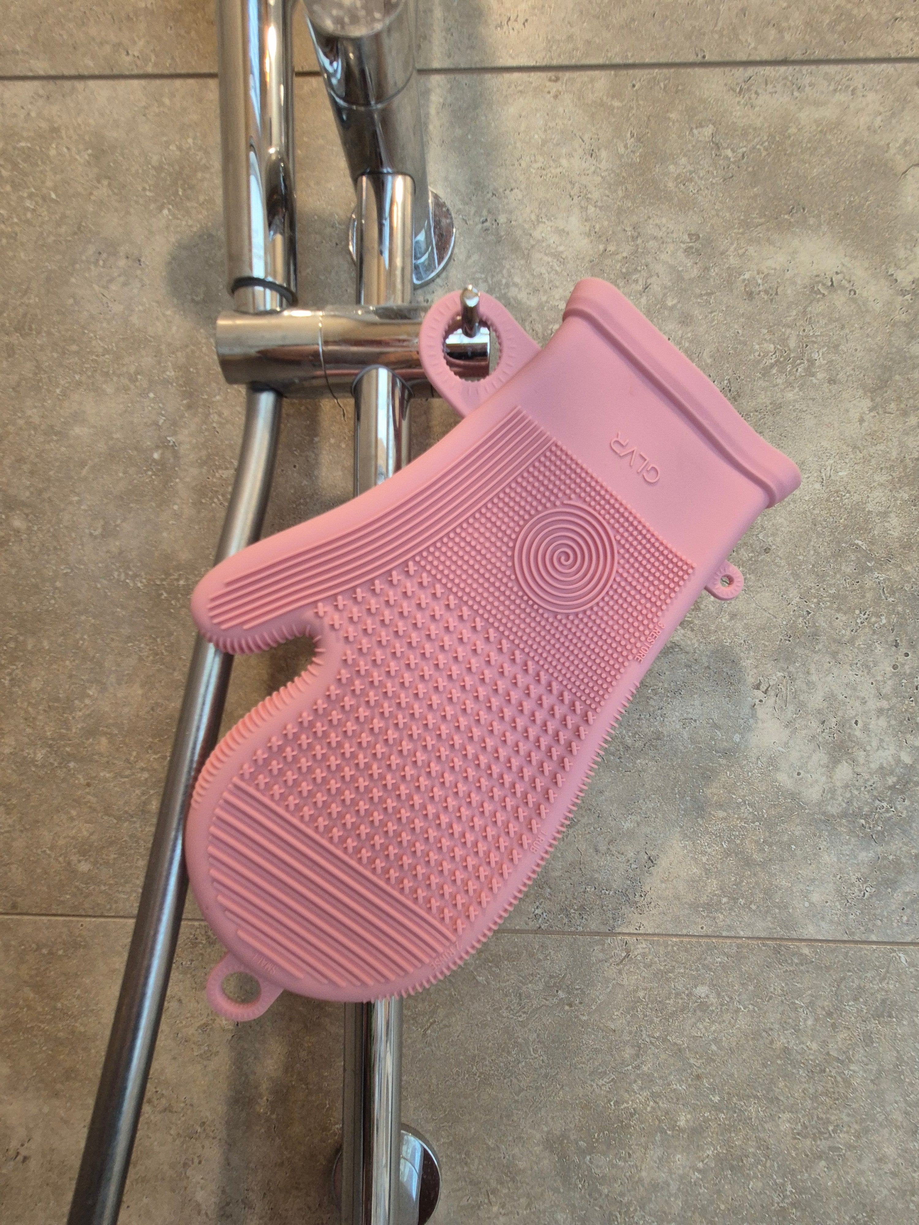 Silicone GLVR makeup brush cleaning glove - Twice as nice